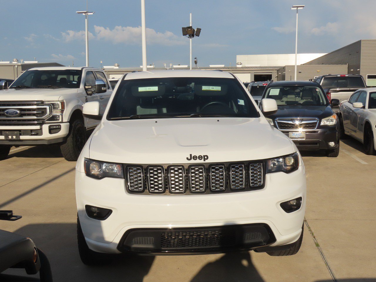 Used 2018 Jeep Grand Cherokee Altitude AWD/4WD image 5