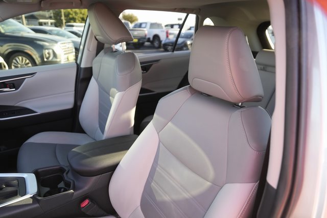 Used 2020 Toyota RAV4 XLE Premium image 10