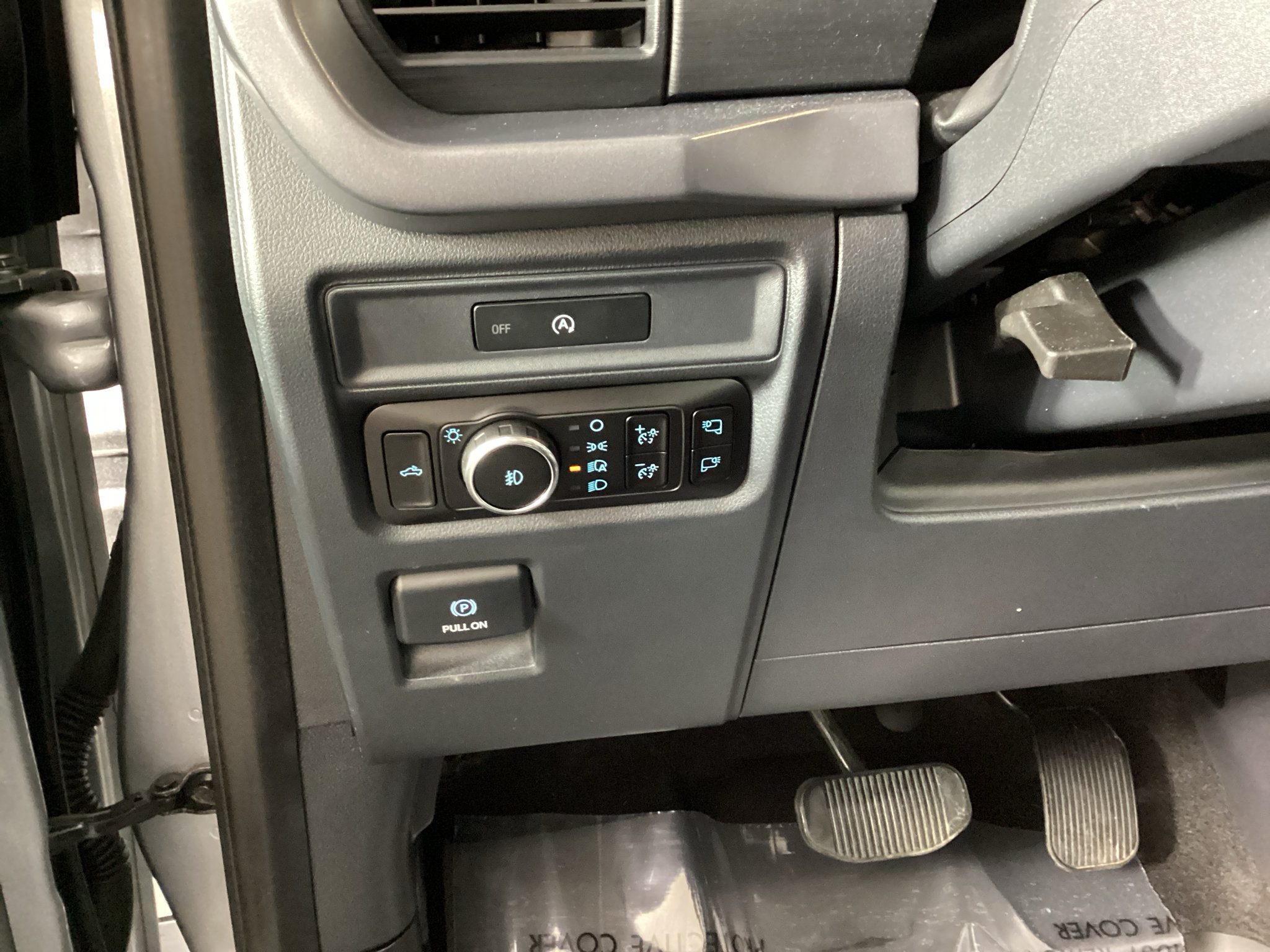 Certified 2025 Ford F150 XLT w/ Equipment Group 302A MID AWD/4WD image 22