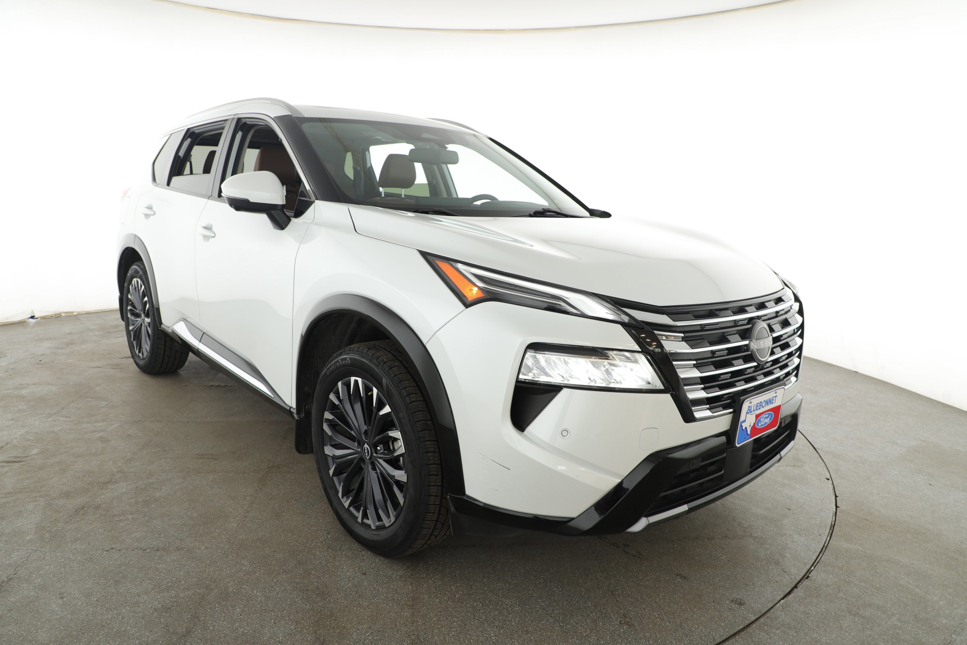 Used 2024 Nissan Rogue Platinum image 3