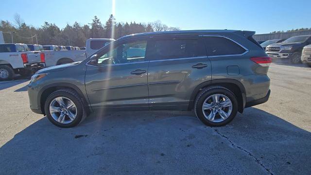 Used 2018 Toyota Highlander Limited image 3