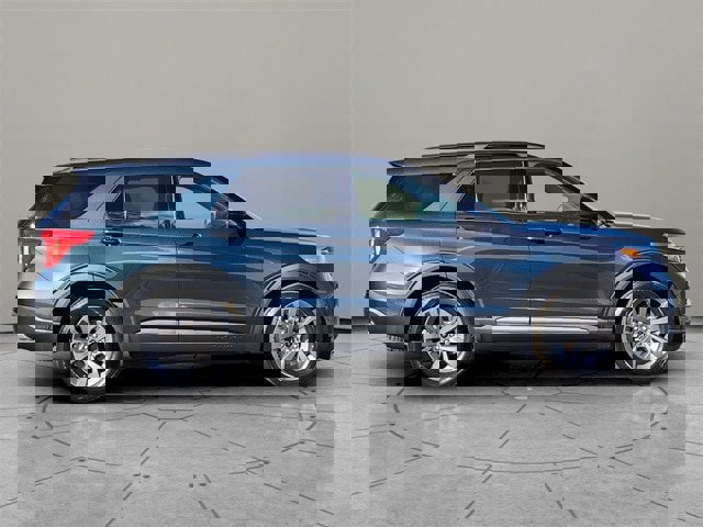 Certified 2022 Ford Explorer XLT w/ Equipment Group 202A image 13