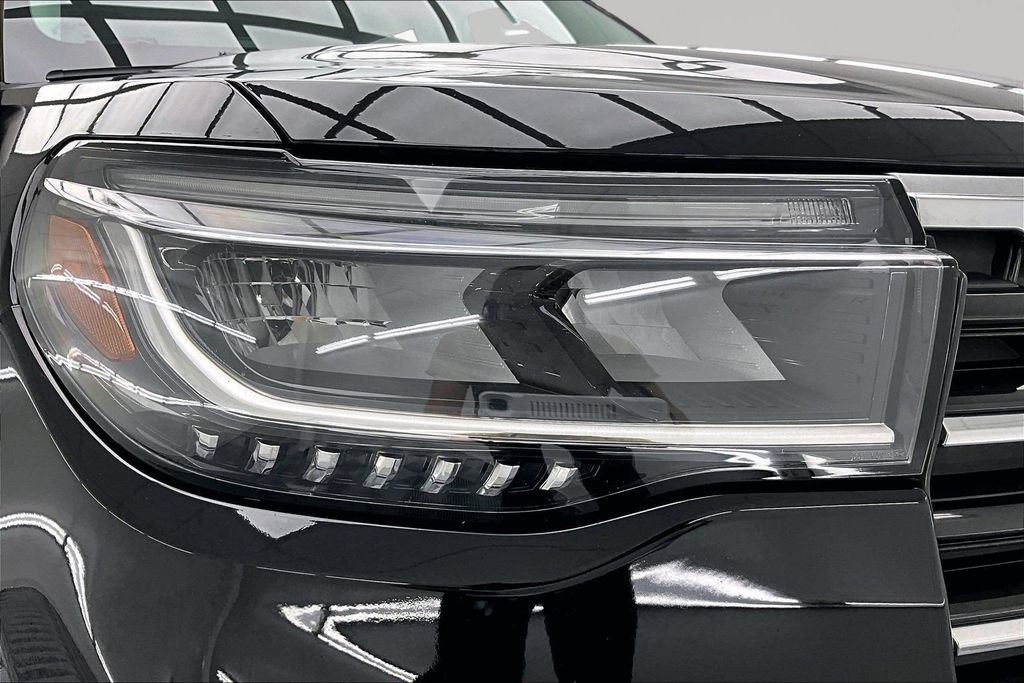 Certified 2025 Ford Explorer Active w/ Active Comfort Package AWD/4WD image 30