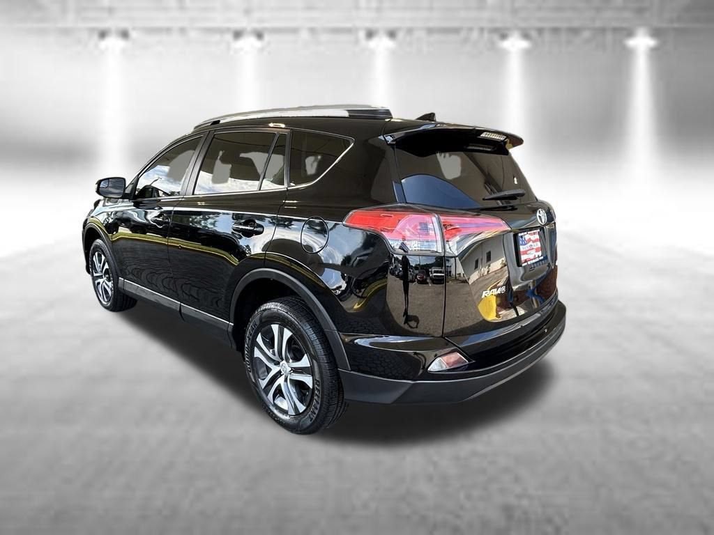 Used 2018 Toyota RAV4 LE FWD image 6