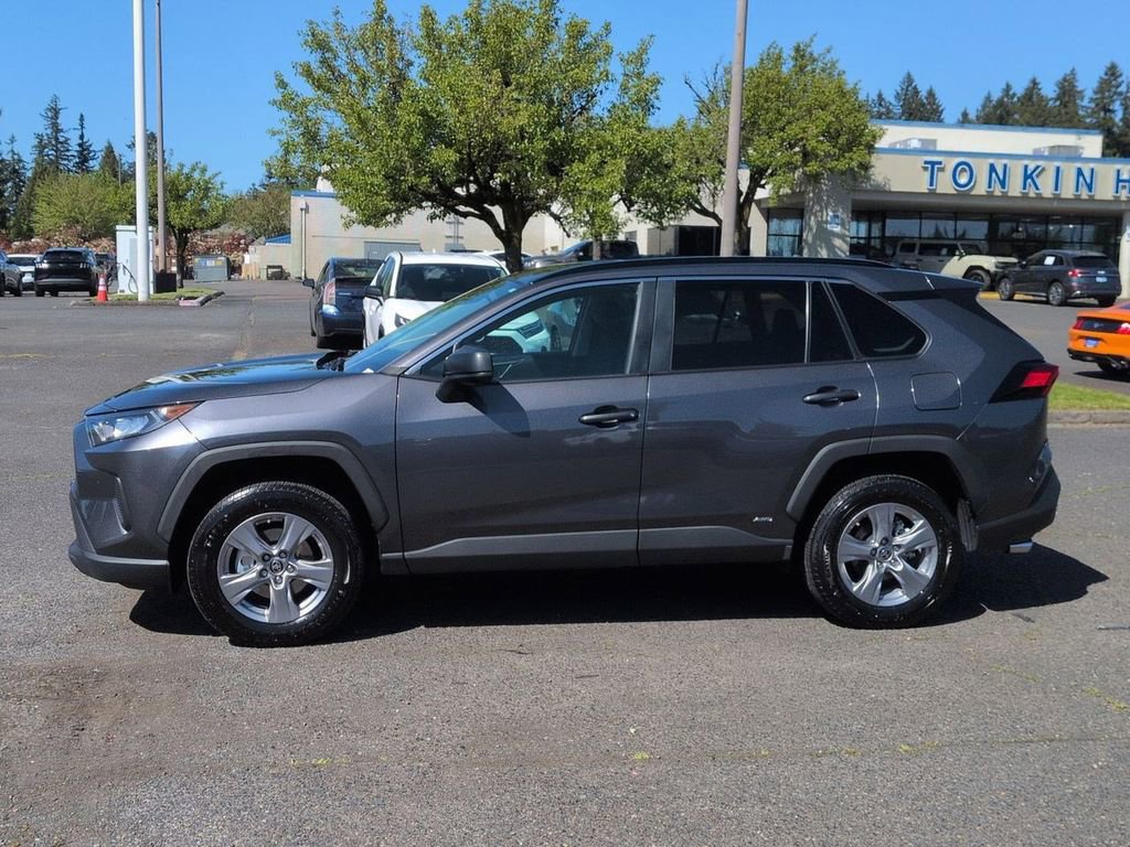 Used 2022 Toyota RAV4 LE AWD/4WD image 2