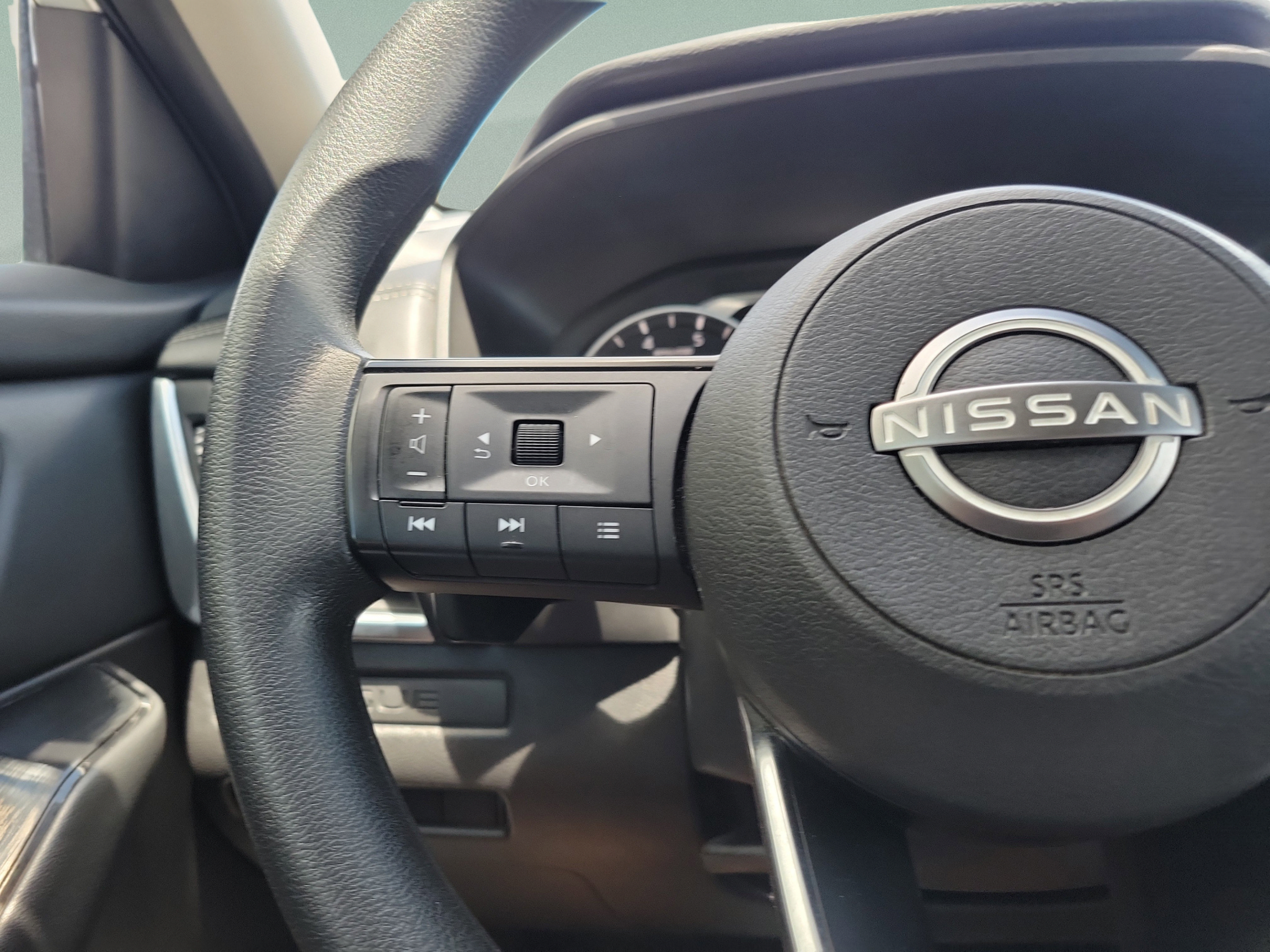 Used 2024 Nissan Rogue S AWD/4WD image 21