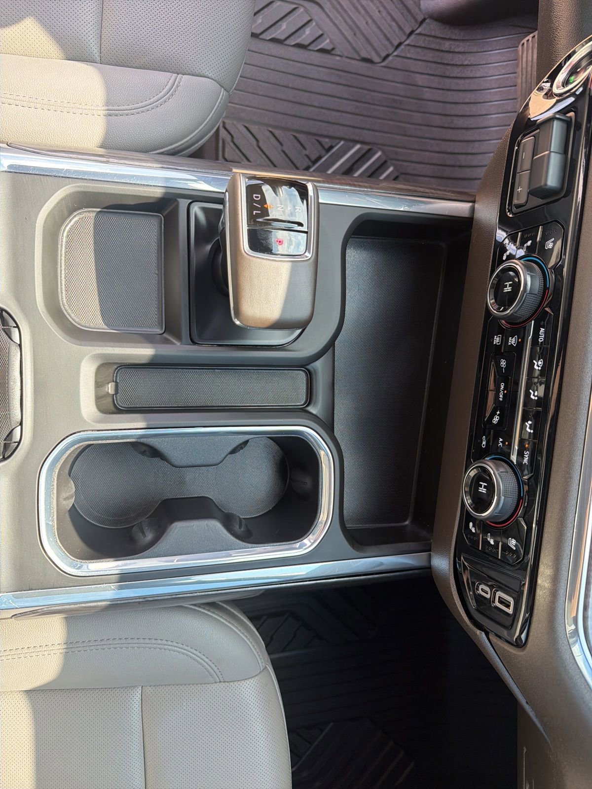 Used 2024 Chevrolet Silverado 1500 LTZ AWD/4WD image 26