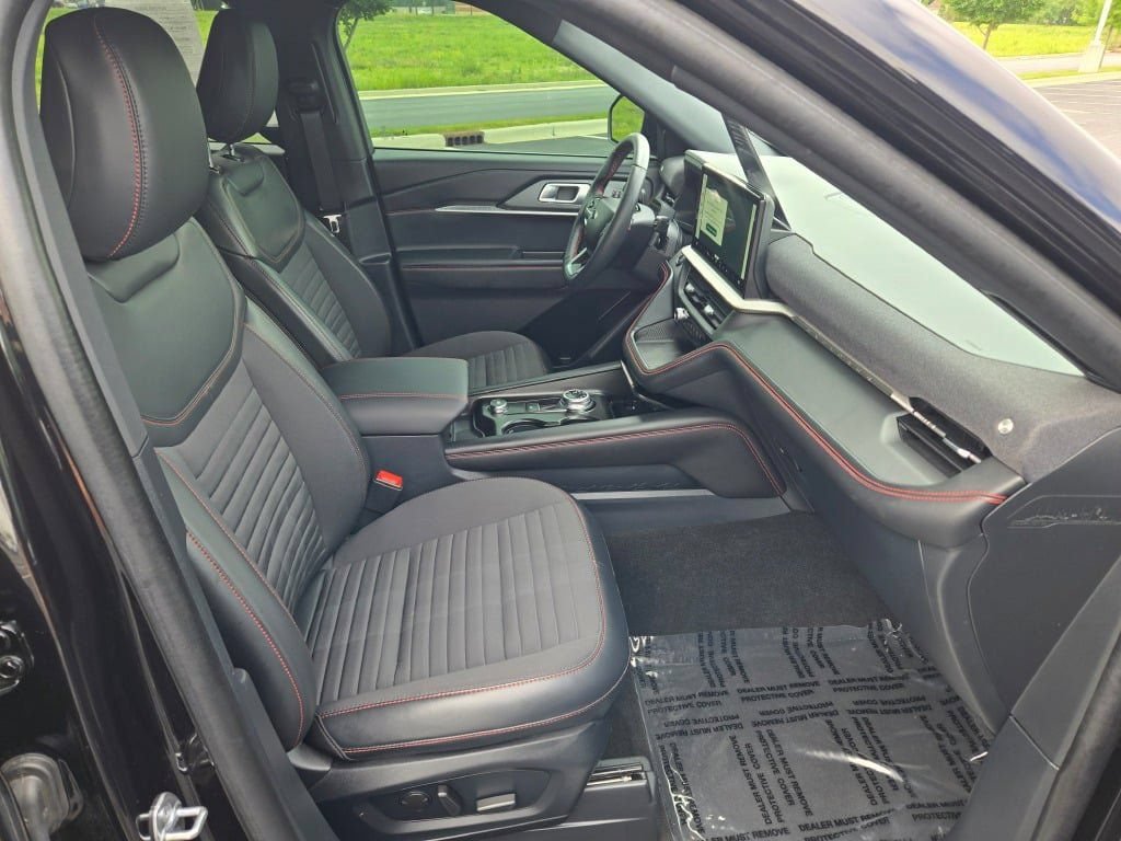 Certified 2025 Ford Explorer ST-Line w/ ST-Line Street Pack AWD/4WD image 7