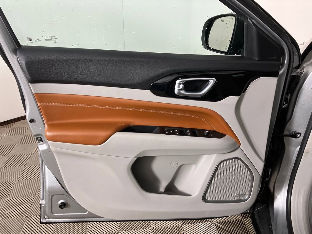 Used 2022 Jeep Compass Limited w/ Sun and Sound Group image 22