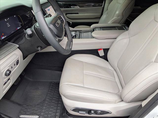 Used 2022 Jeep Wagoneer Series III w/ Premium Group I RWD image 16