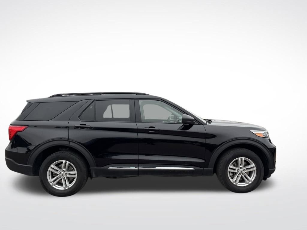 Certified 2022 Ford Explorer XLT image 2