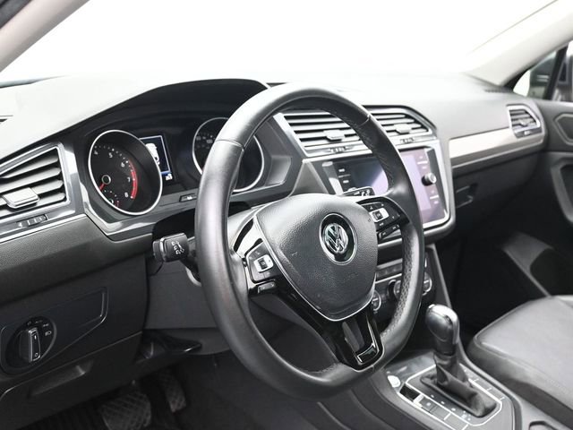 Used 2020 Volkswagen Tiguan SE w/ Panoramic Sunroof Package image 14