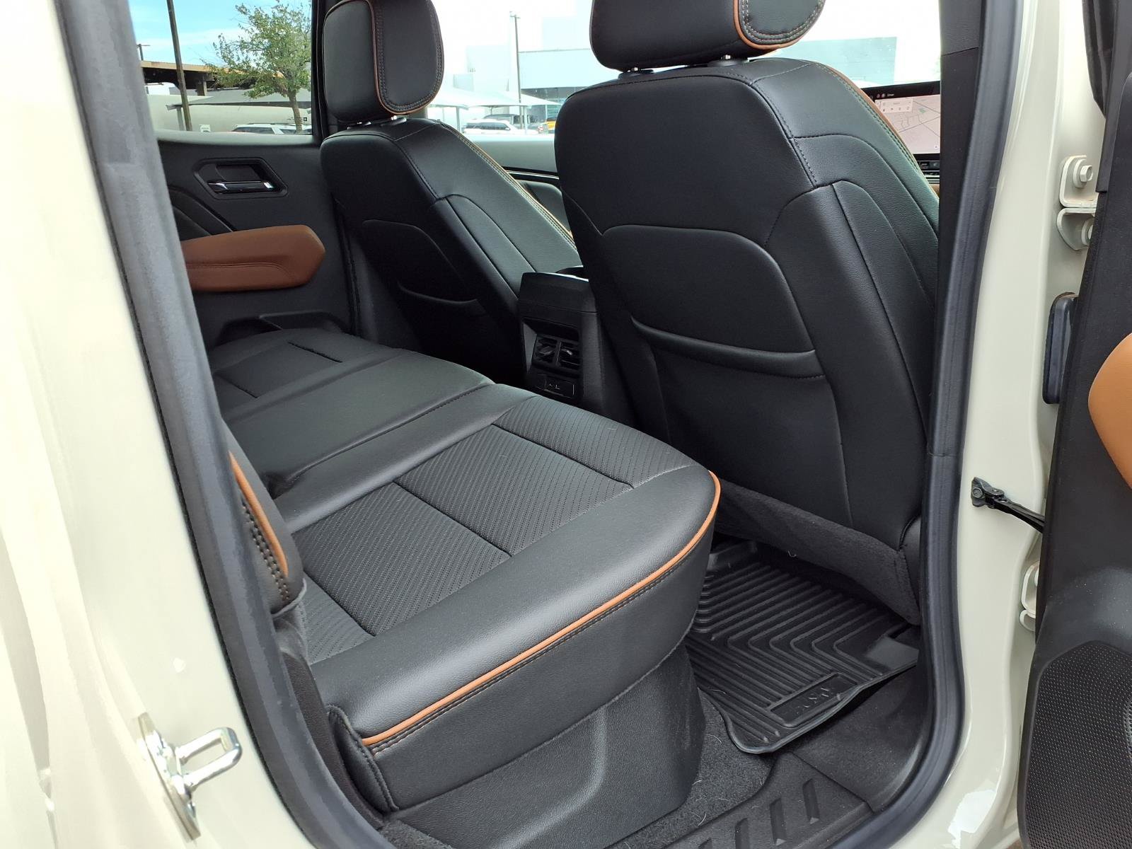 Used 2026 GMC Canyon AT4 w/ Technology Plus Package AWD/4WD image 13