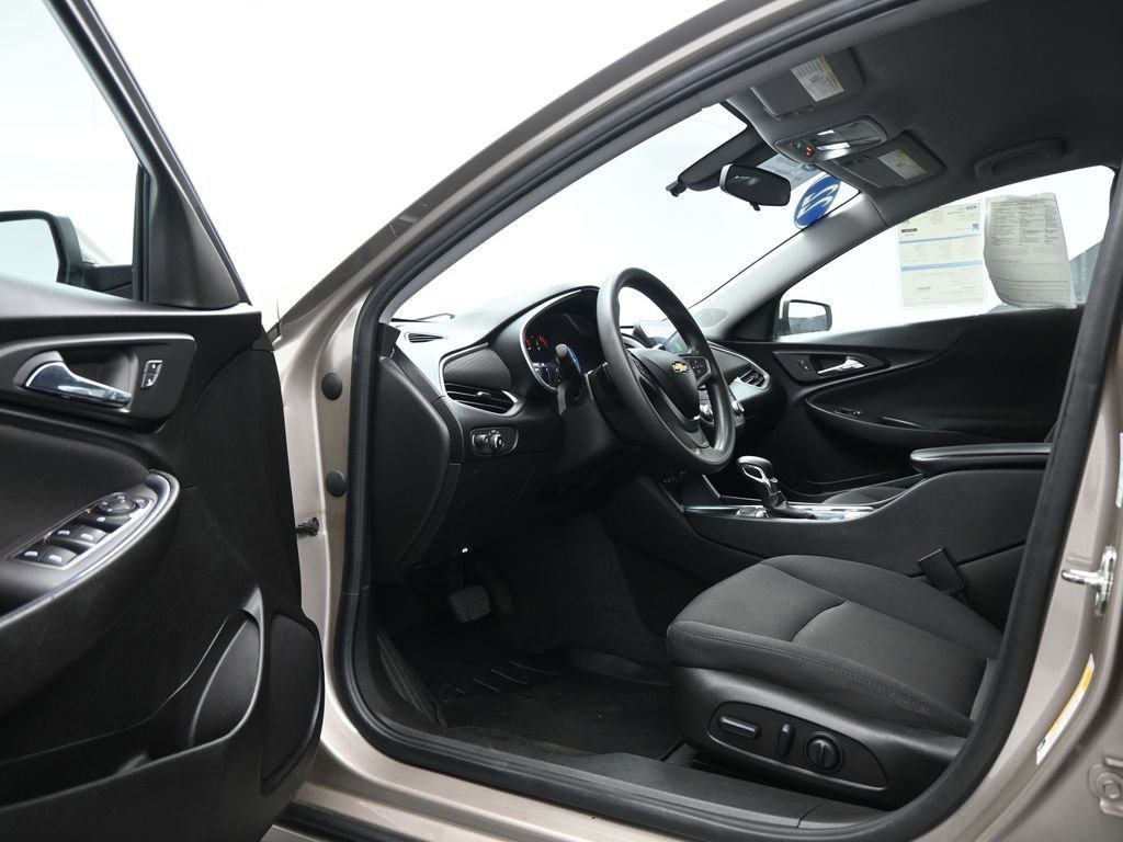 Used 2022 Chevrolet Malibu LT image 36