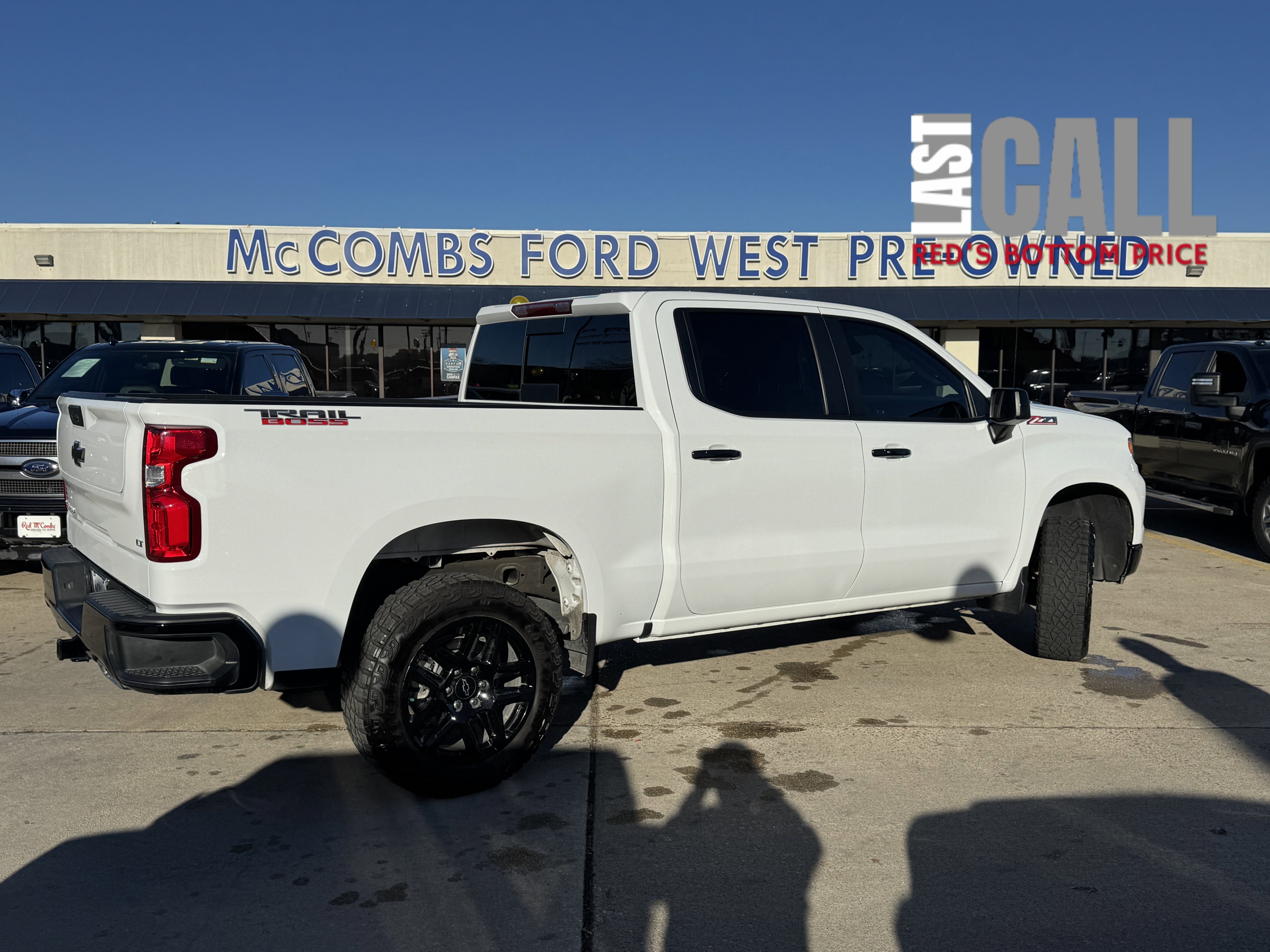 Used 2025 Chevrolet Silverado 1500 LT Trail Boss w/ Convenience Package II image 3