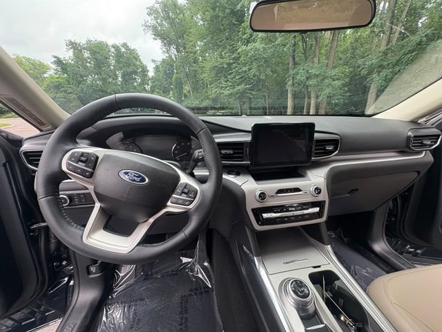 Certified 2023 Ford Explorer XLT w/ Equipment Group 202A AWD/4WD image 11