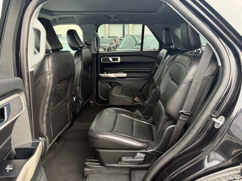 Certified 2022 Ford Explorer XLT w/ Equipment Group 202A image 15
