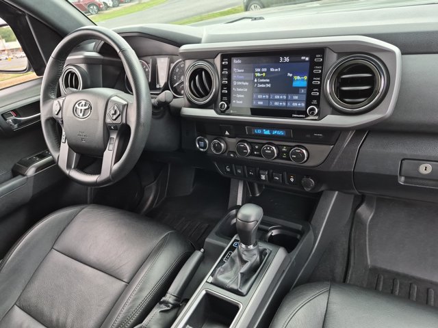 Used 2022 Toyota Tacoma TRD Off-Road w/ Technology Package AWD/4WD image 34