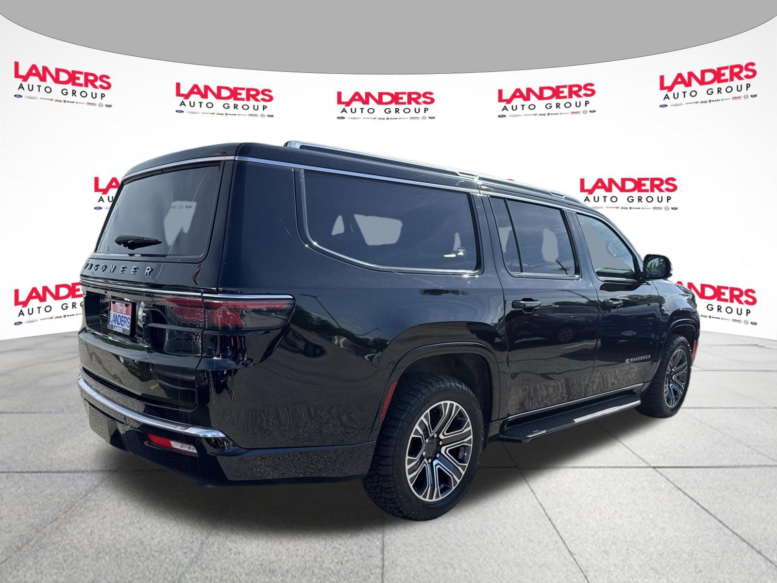 Used 2023 Jeep Wagoneer L 4WD w/ Premium Group I image 3