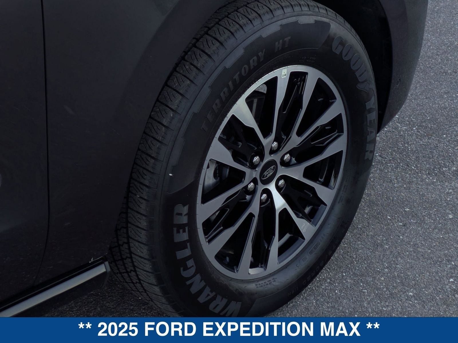 Certified 2025 Ford Expedition Max Platinum image 12