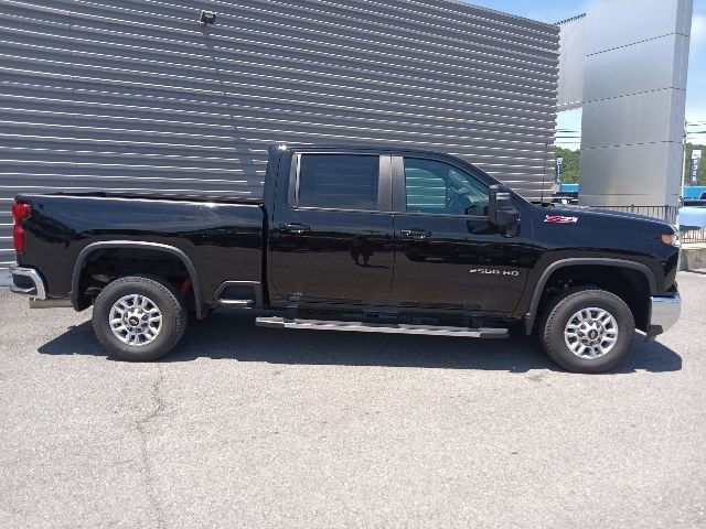 Used 2024 Chevrolet Silverado 2500 LT w/ Convenience Package AWD/4WD image 2