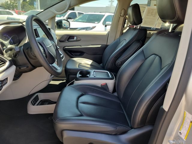 Used 2024 Chrysler Pacifica Touring-L FWD image 15