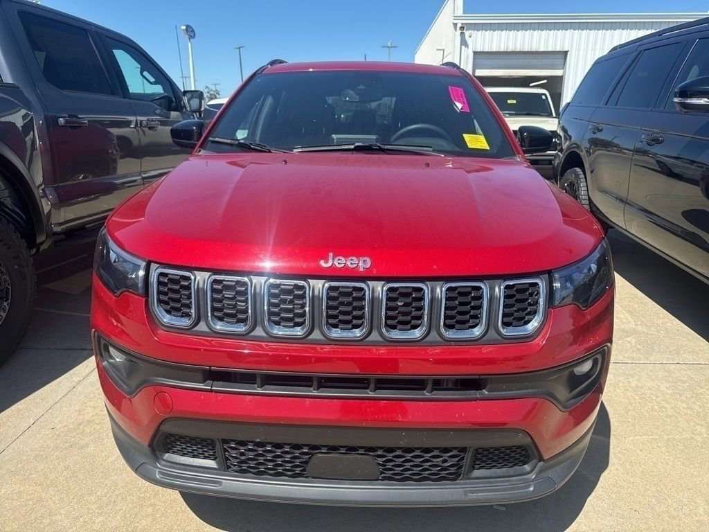 Used 2025 Jeep Compass Latitude w/ Sun & Sound Group image 1