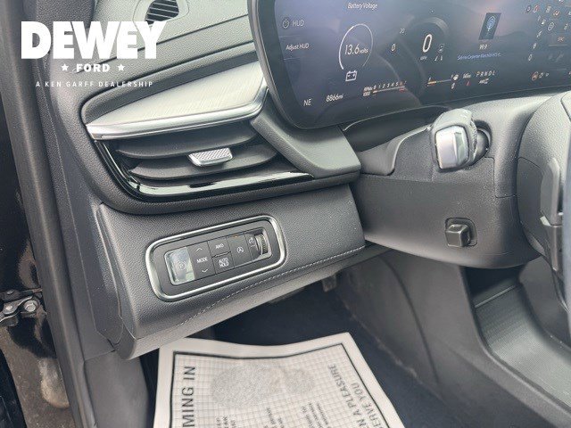 Used 2025 Buick Enclave Avenir w/ Trailering Package, 5000 lbs. image 14