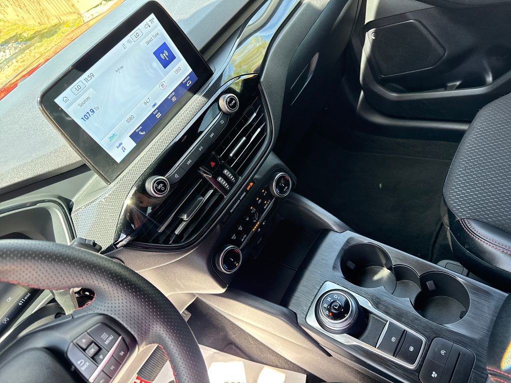 Certified 2025 Ford Escape ST-Line AWD/4WD image 15