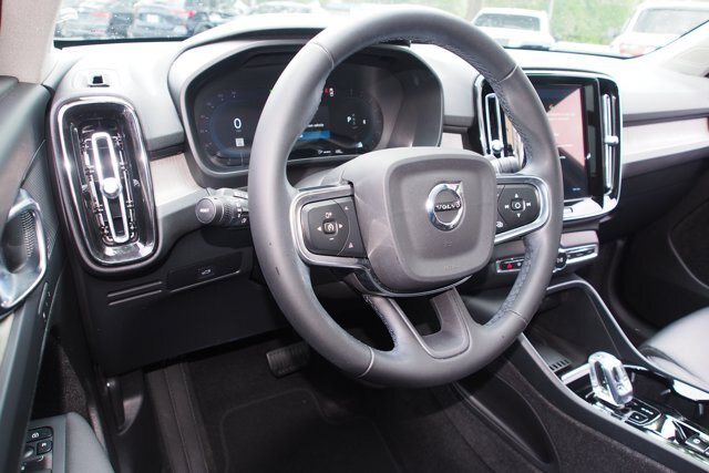 Used 2023 Volvo XC40 B5 Plus AWD/4WD image 16