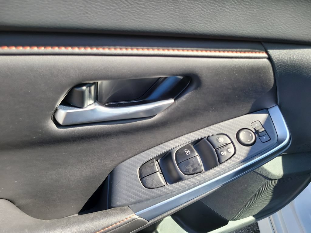 Used 2025 Nissan Sentra SR FWD image 15