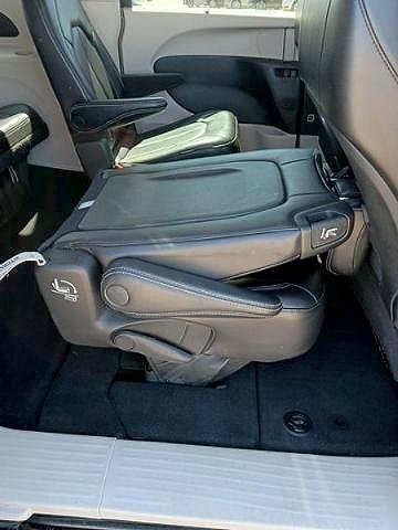 Used 2023 Chrysler Pacifica Touring-L FWD image 10