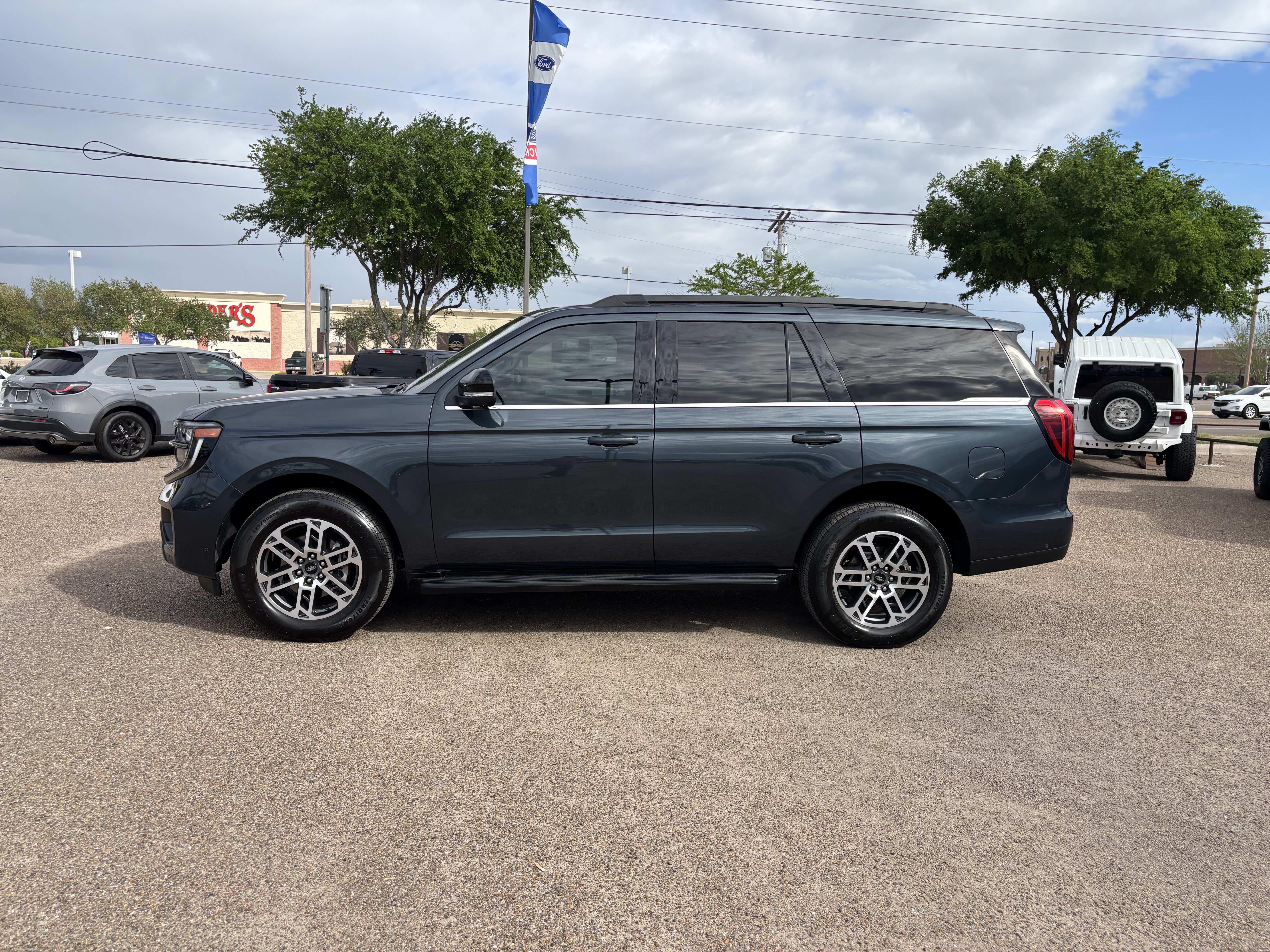 Certified 2025 Ford Expedition Active RWD image 2