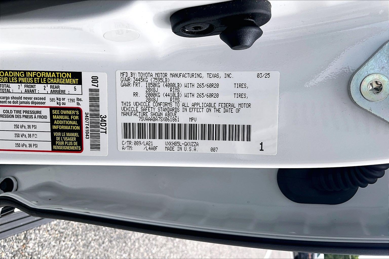 Used 2025 Toyota Sequoia Platinum AWD/4WD image 34