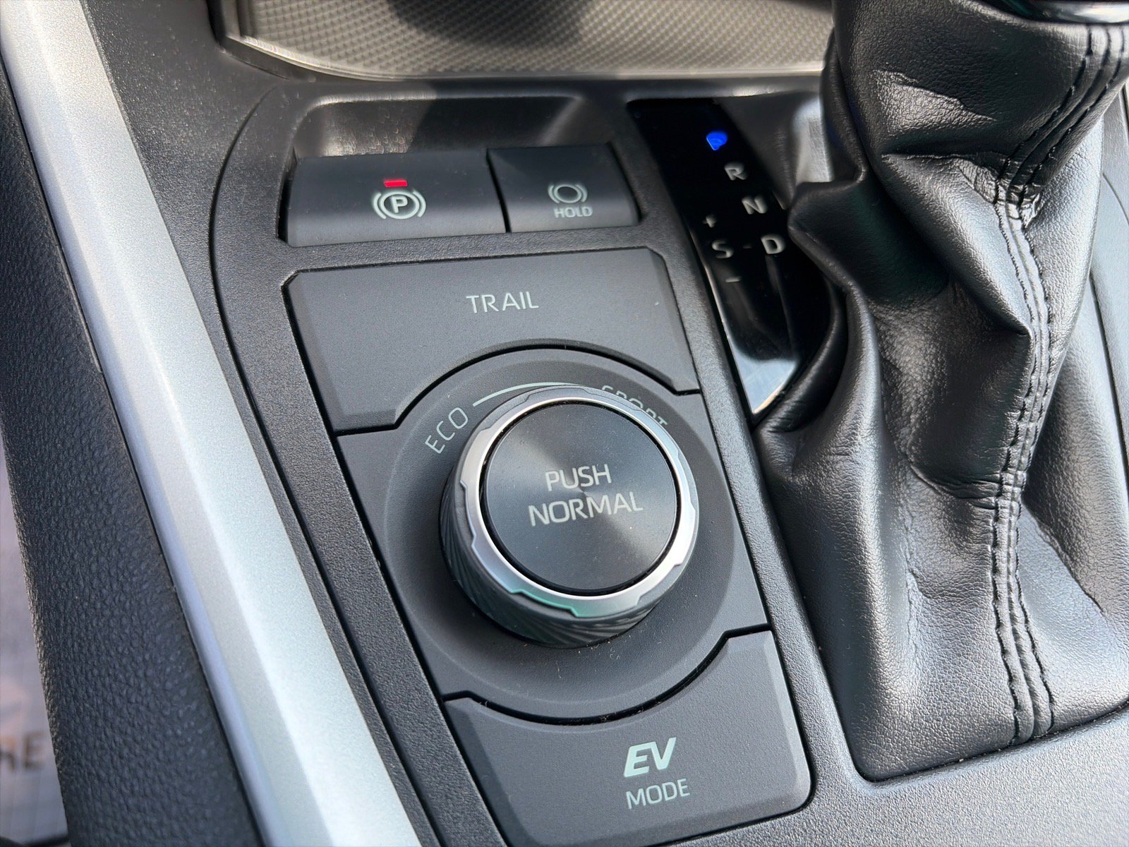 Used 2024 Toyota RAV4 LE AWD/4WD image 17