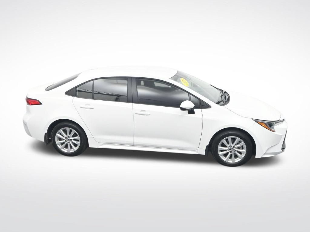 Used 2025 Toyota Corolla LE w/ LE Premium Package FWD image 25