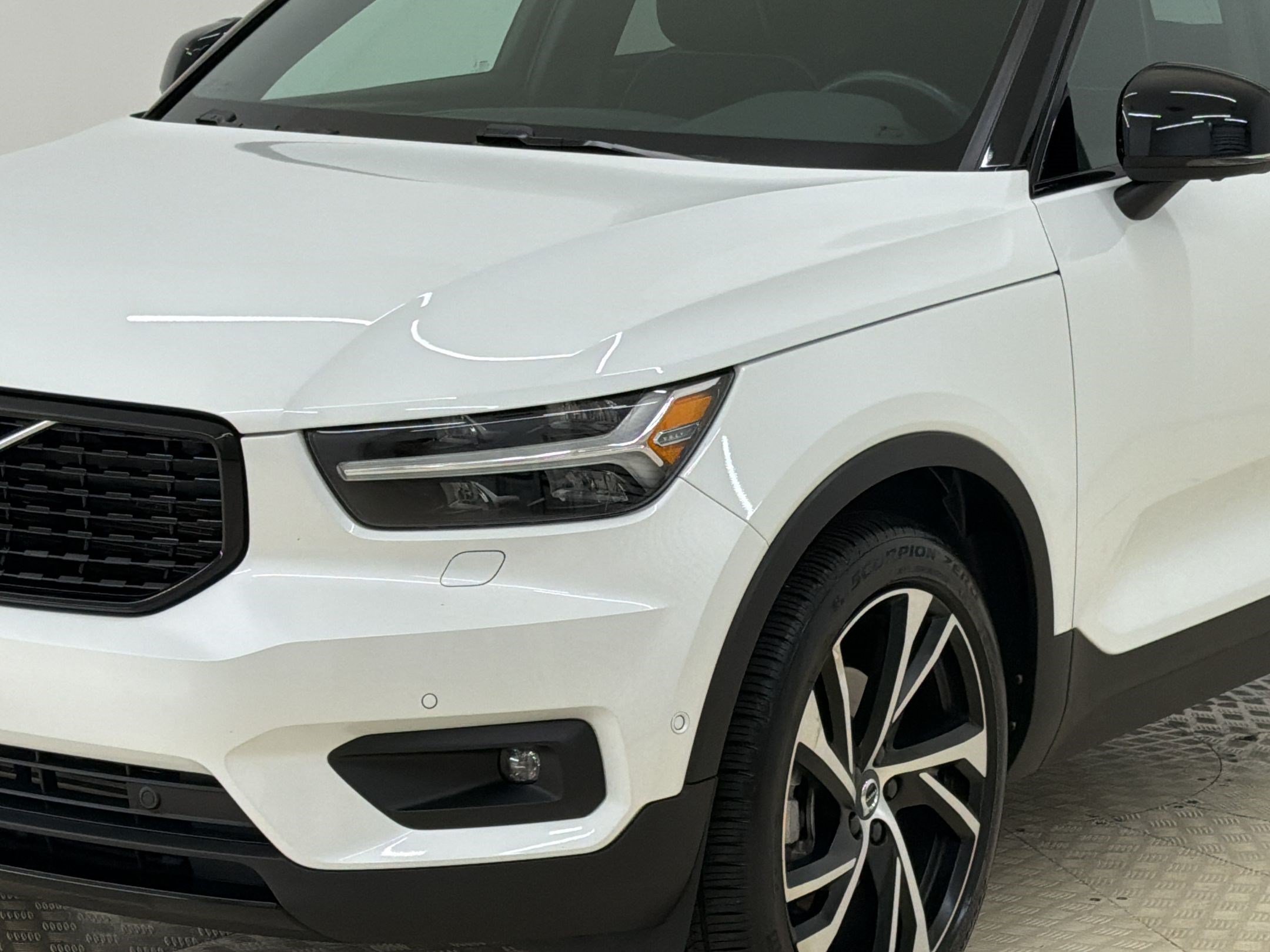Used 2019 Volvo XC40 T5 R-Design AWD/4WD image 25