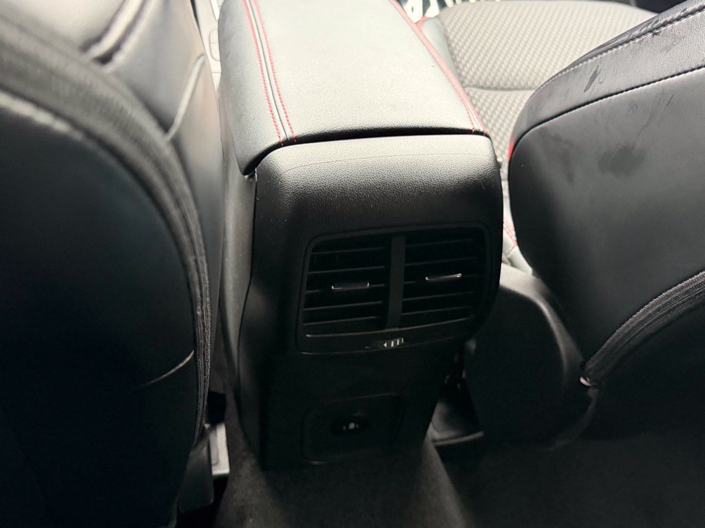 Certified 2025 Ford Escape ST-Line AWD/4WD image 17