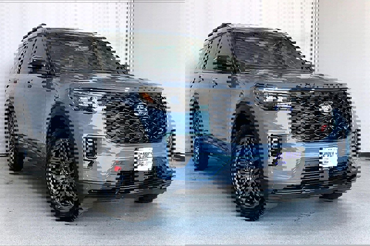 Certified 2025 Ford Explorer ST image 6