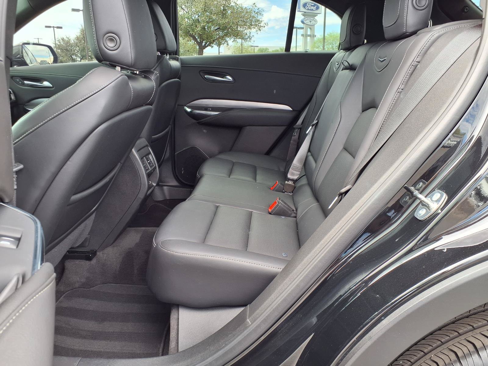 Used 2024 Cadillac XT4 Premium Luxury FWD image 17