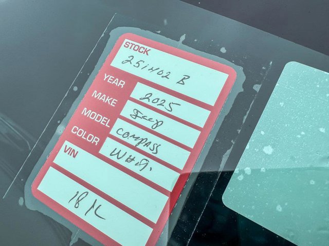 Used 2025 Jeep Compass Latitude w/ Altitude Special Edition image 31