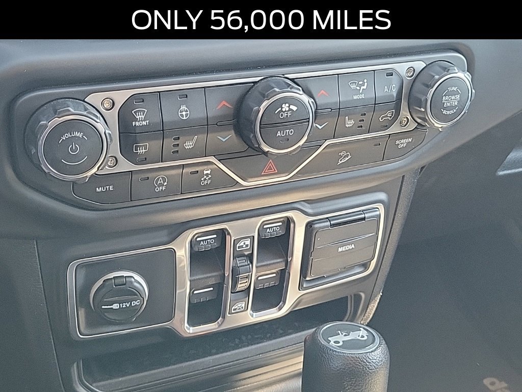 Used 2018 Jeep Wrangler Unlimited Sahara w/ Cold Weather Group AWD/4WD image 29