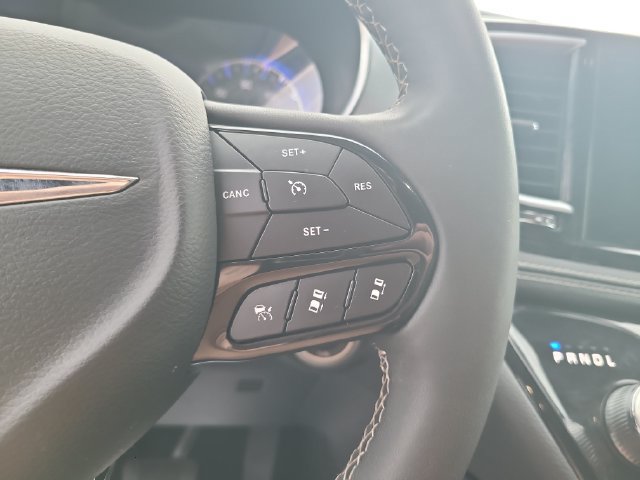 Used 2025 Chrysler Pacifica Limited FWD image 15