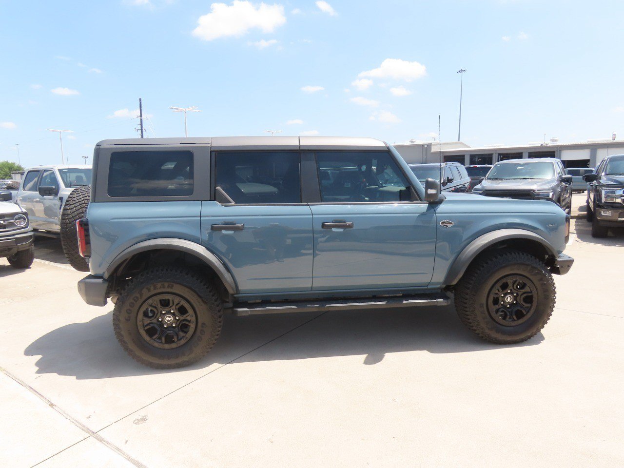 Certified 2022 Ford Bronco Wildtrak AWD/4WD image 8