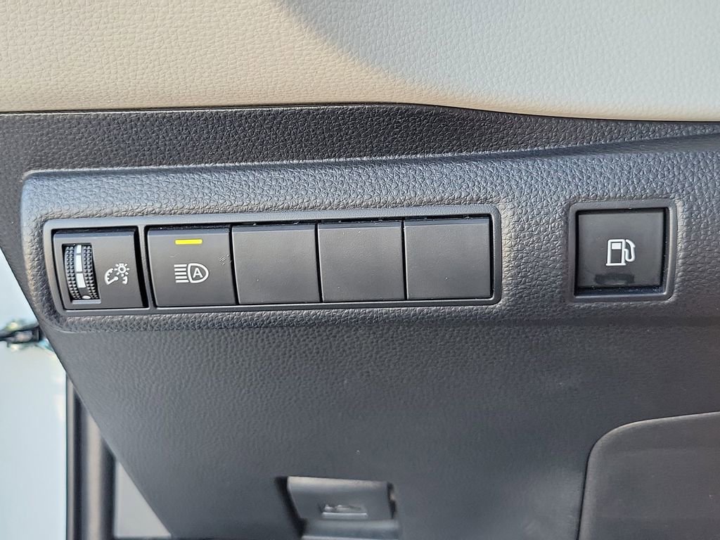 Used 2025 Toyota Corolla LE image 22
