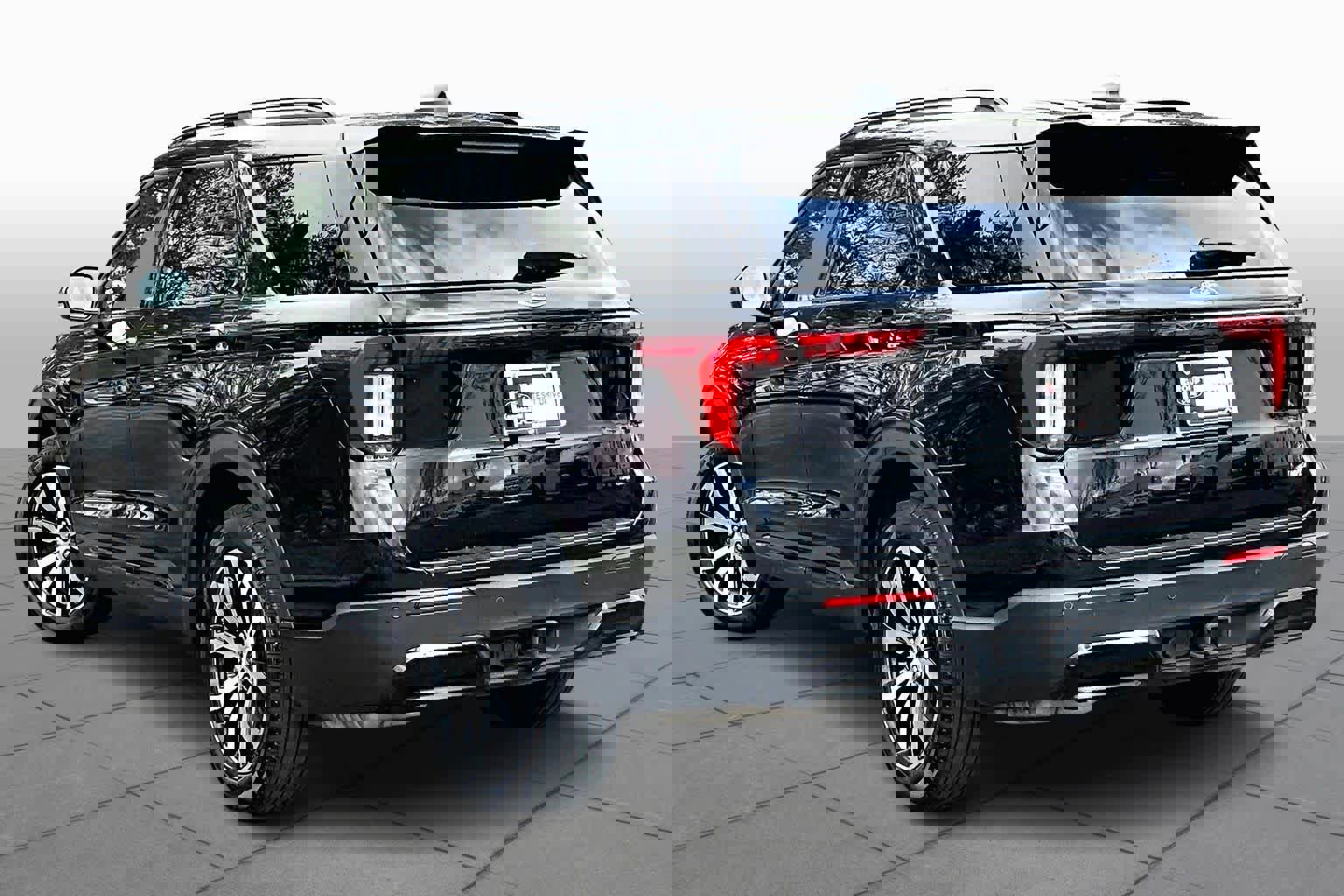 Certified 2025 Ford Explorer ST-Line image 12