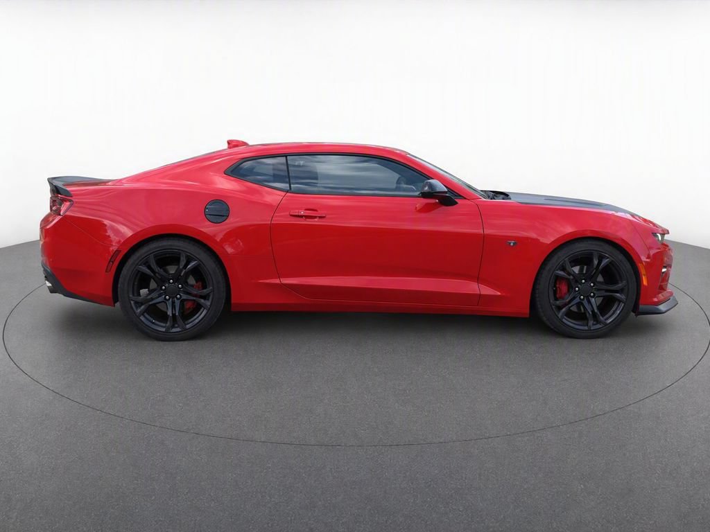 Used 2018 Chevrolet Camaro SS RWD image 4