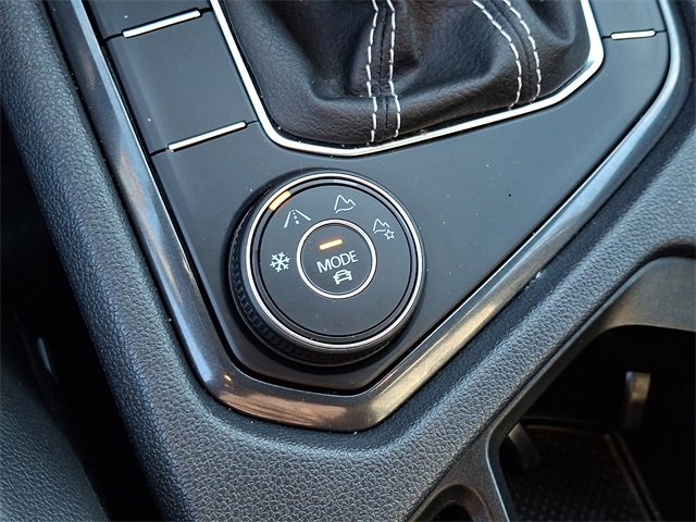 Used 2022 Volkswagen Tiguan SE R-Line image 24