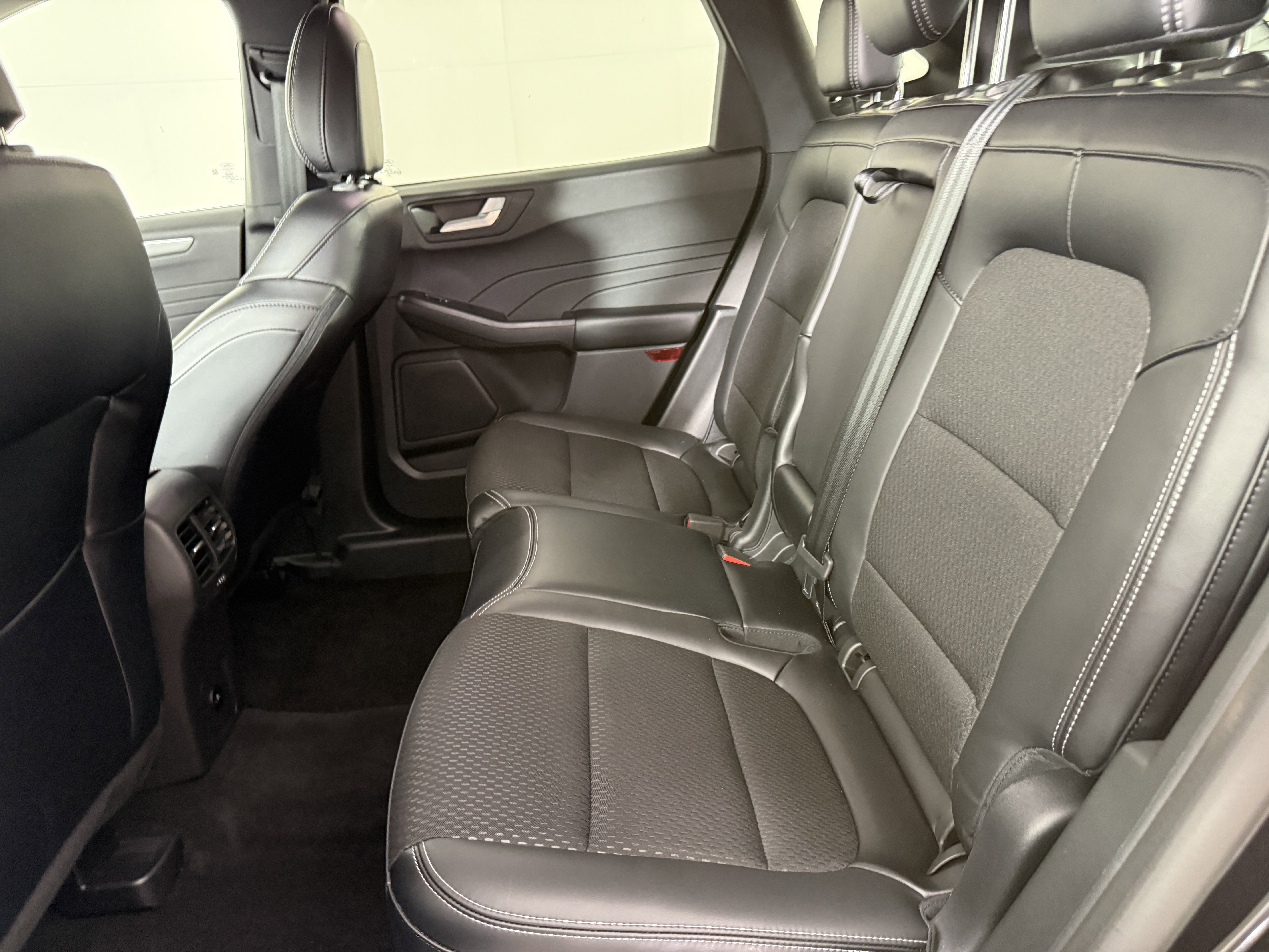 Certified 2025 Ford Escape SE FWD image 13