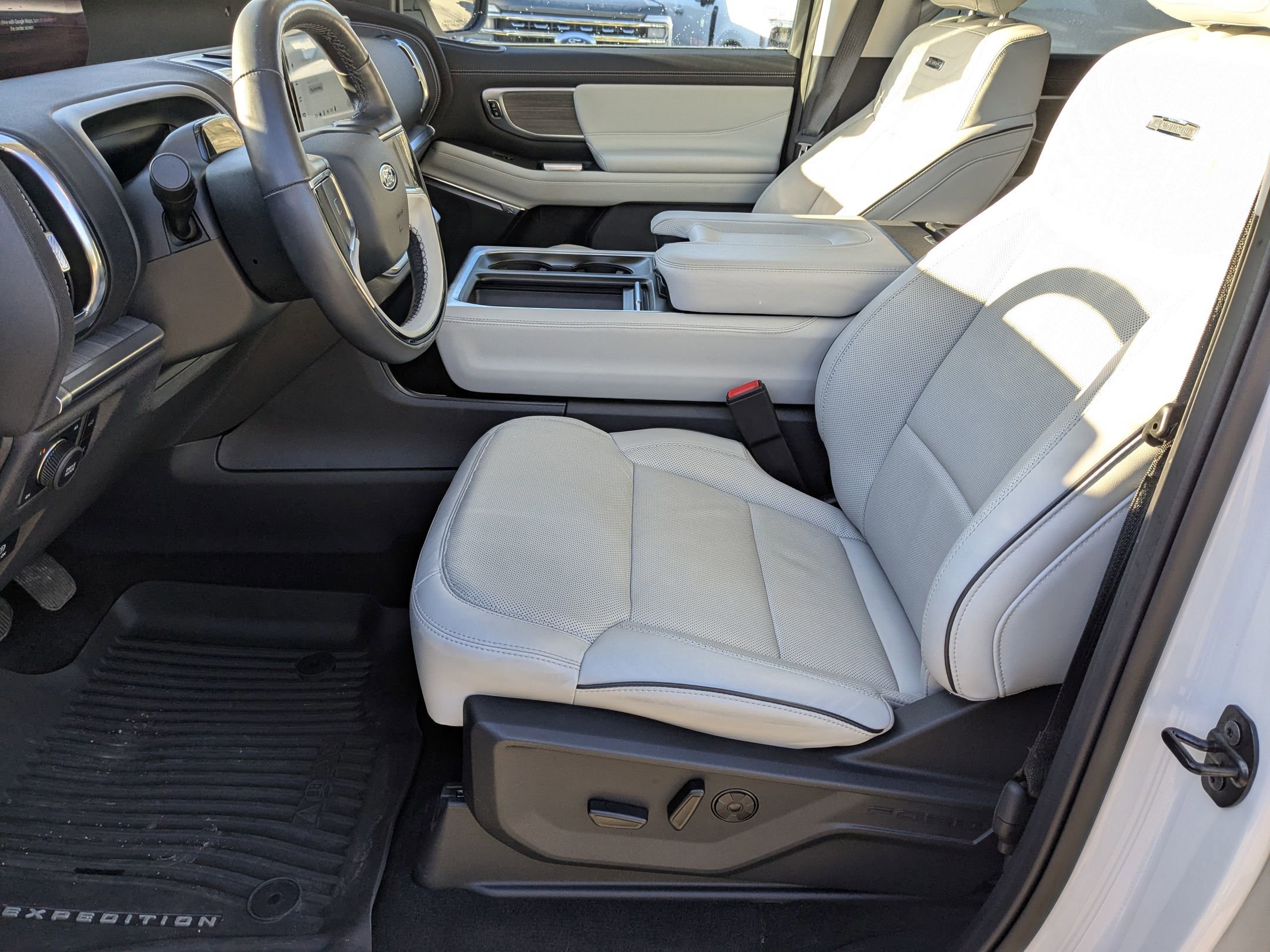 Certified 2025 Ford Expedition Platinum w/ Platinum Ultimate Package image 15